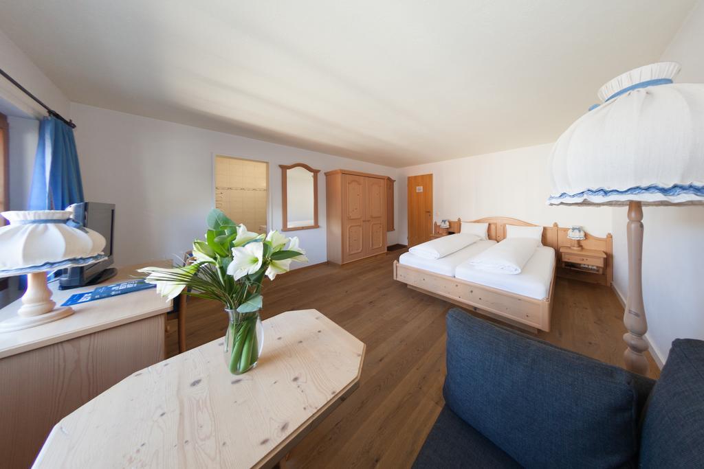 Familienhotel Alpina Breil/Brigels Ngoại thất bức ảnh